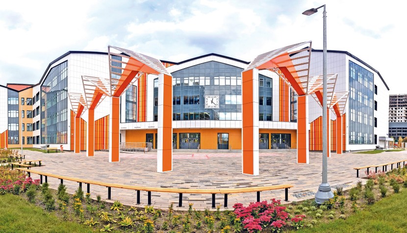 Школа №548 «Царицыно» вид с улицы