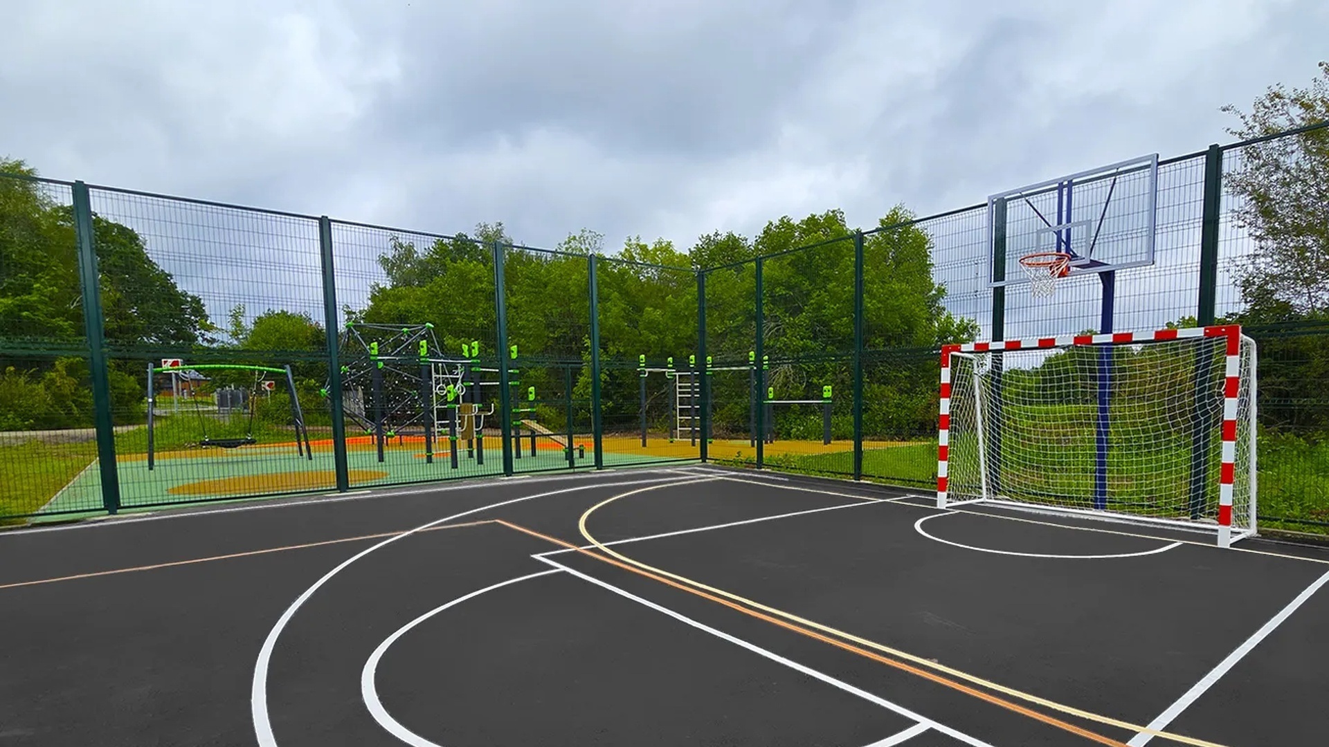 Спортивная площадка