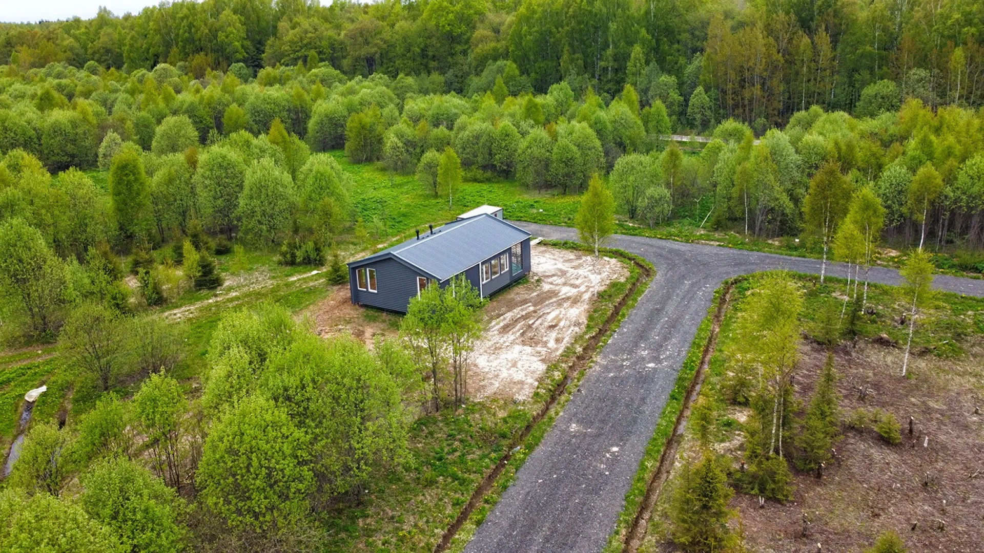 Вид сверху на дом