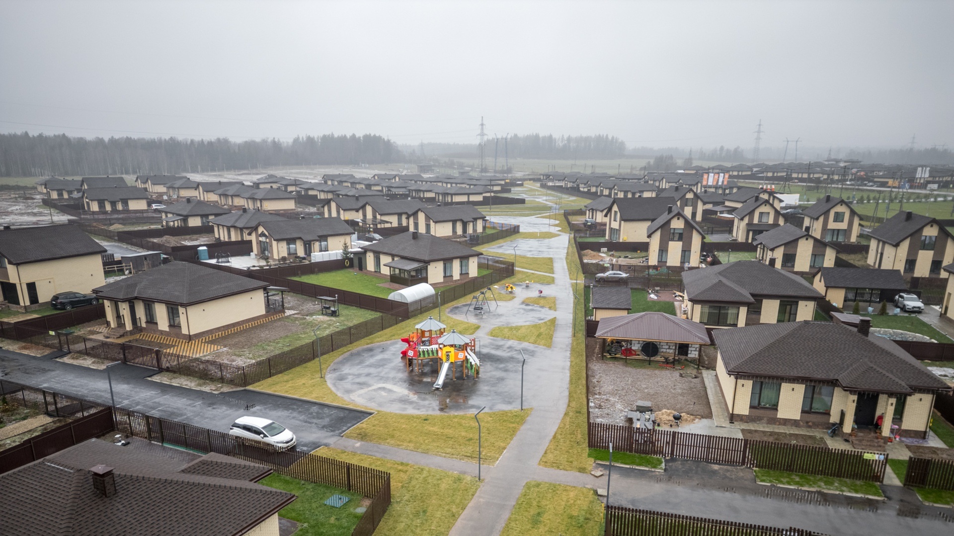 Вид сверху на поселок