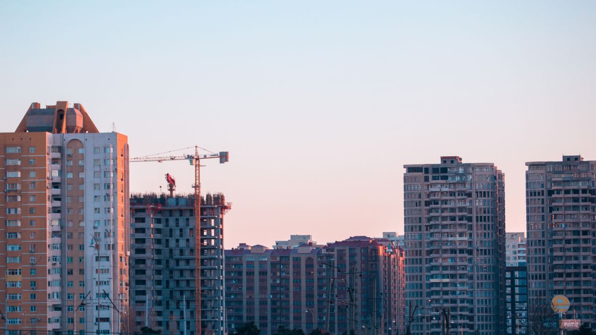 Спрос на новостройки Москвы просел на 6.3%: итоги марта 2026 года и новые цены