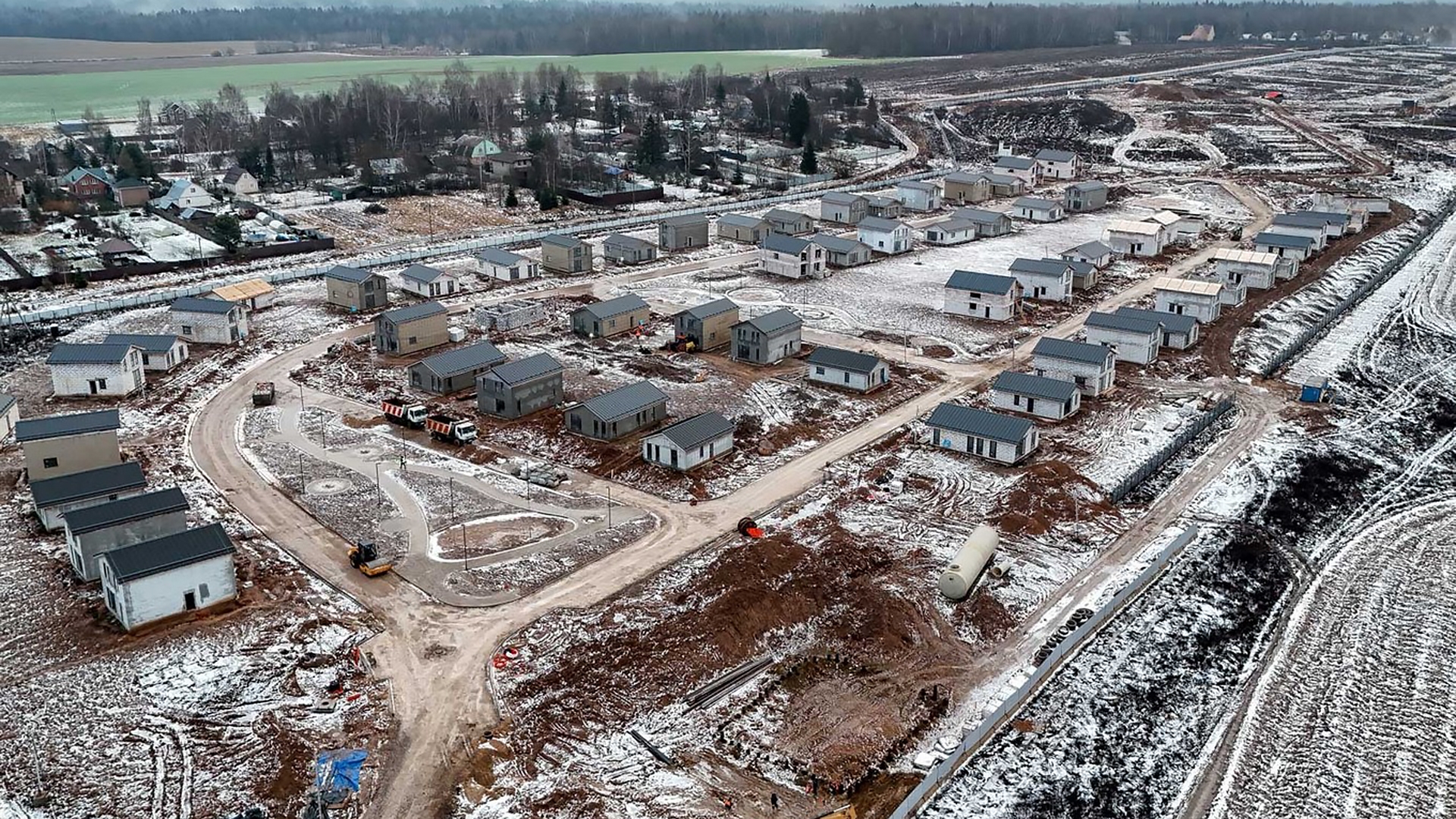 Коттеджный поселок зимой