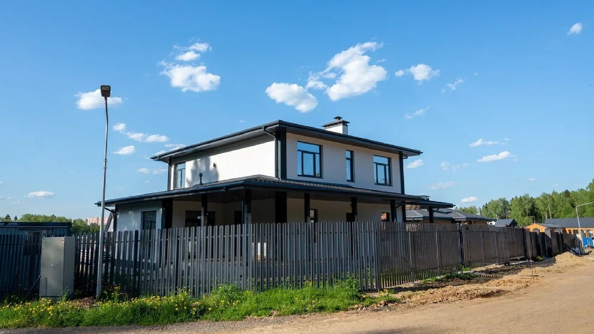 Дорога с домом