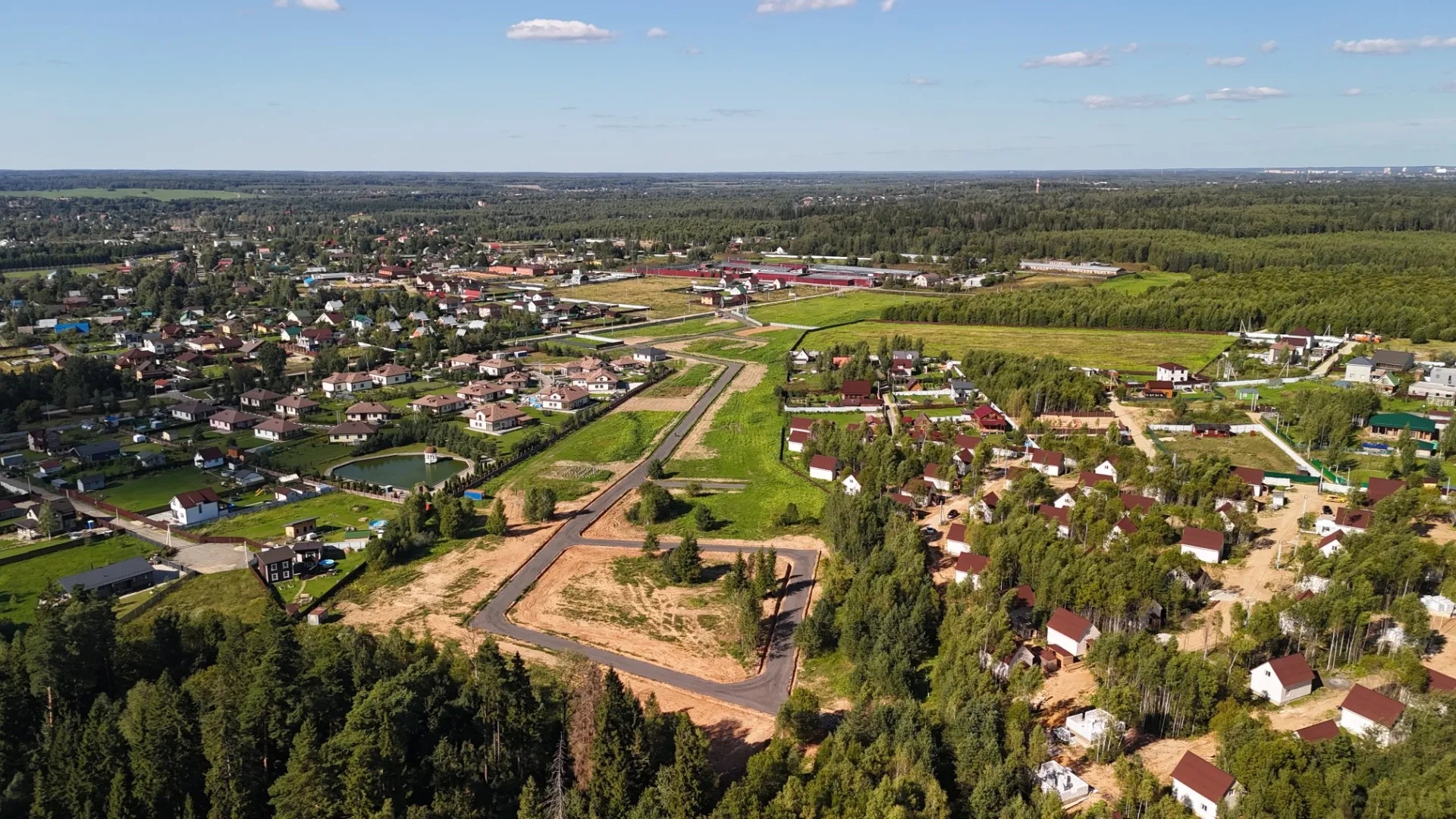 Вид сверху на участки поселка