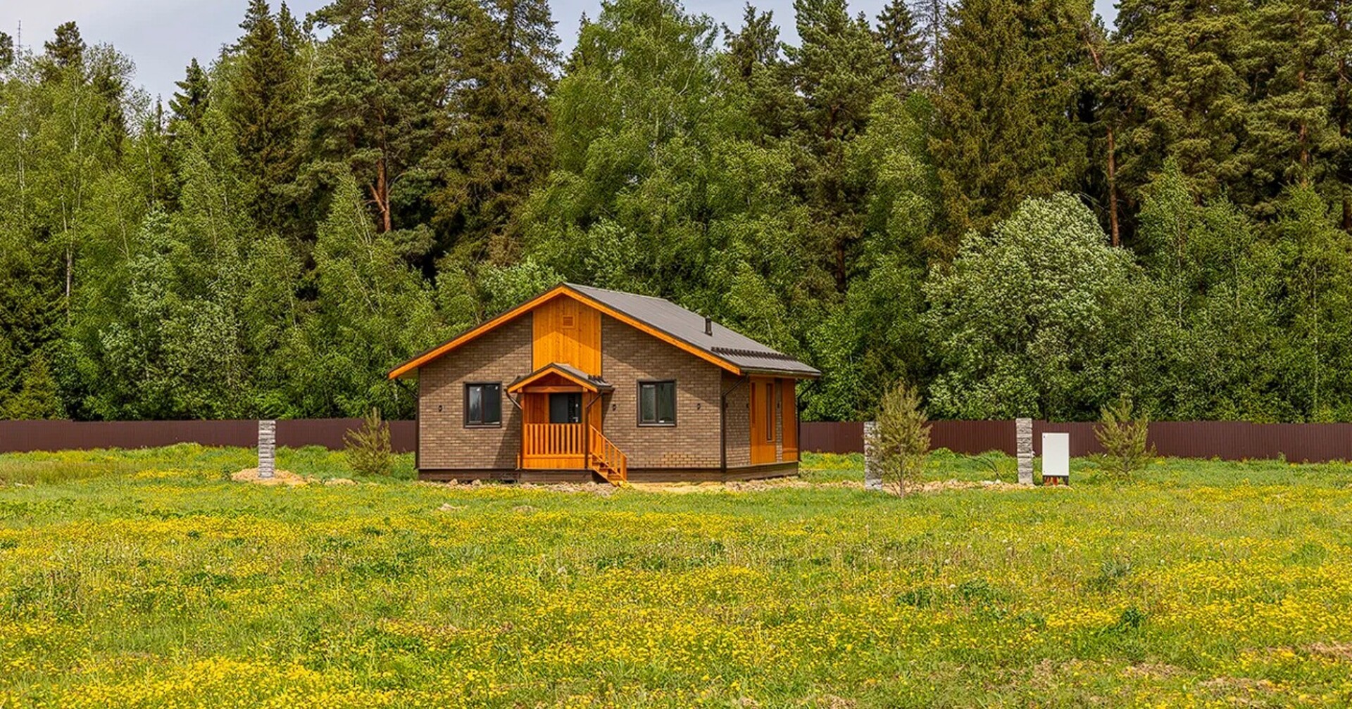 Дом на окраине поселка