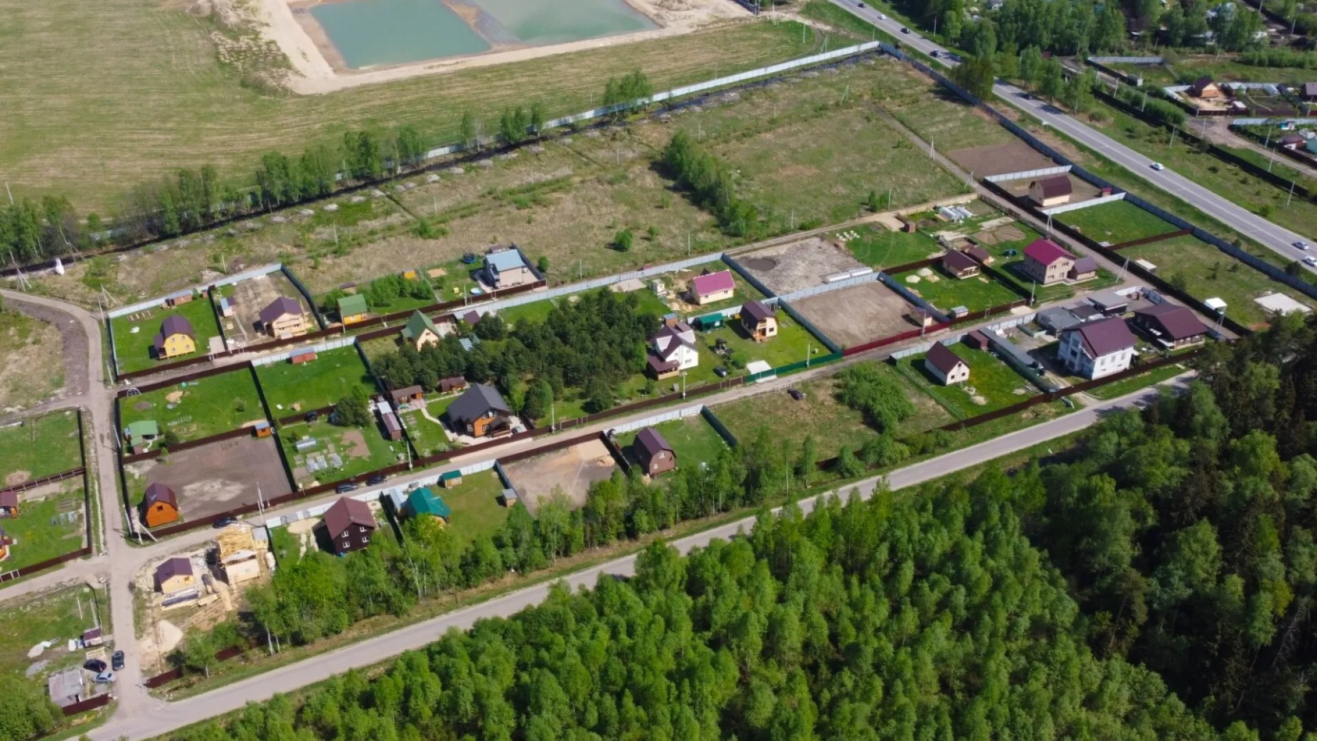 Вид сверху на поселок