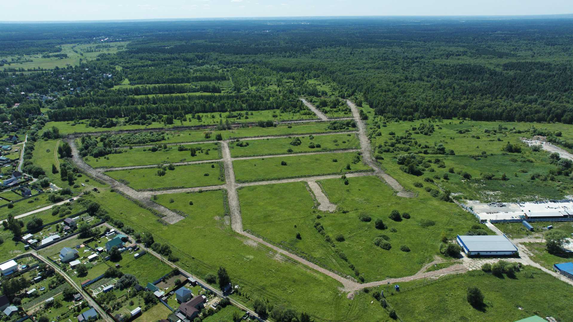 Участки с дорогами в поселке