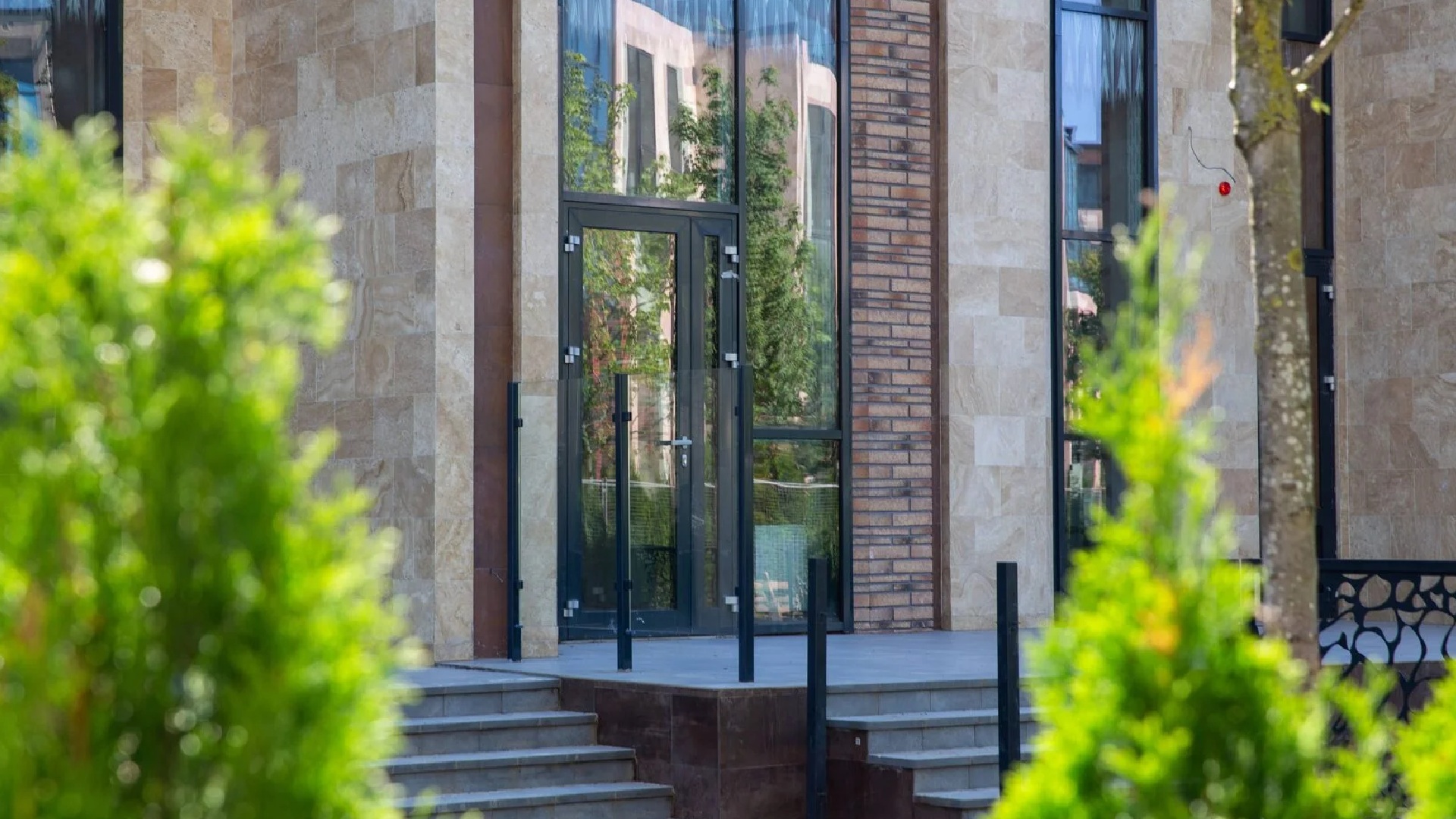 Вход в таунхаус