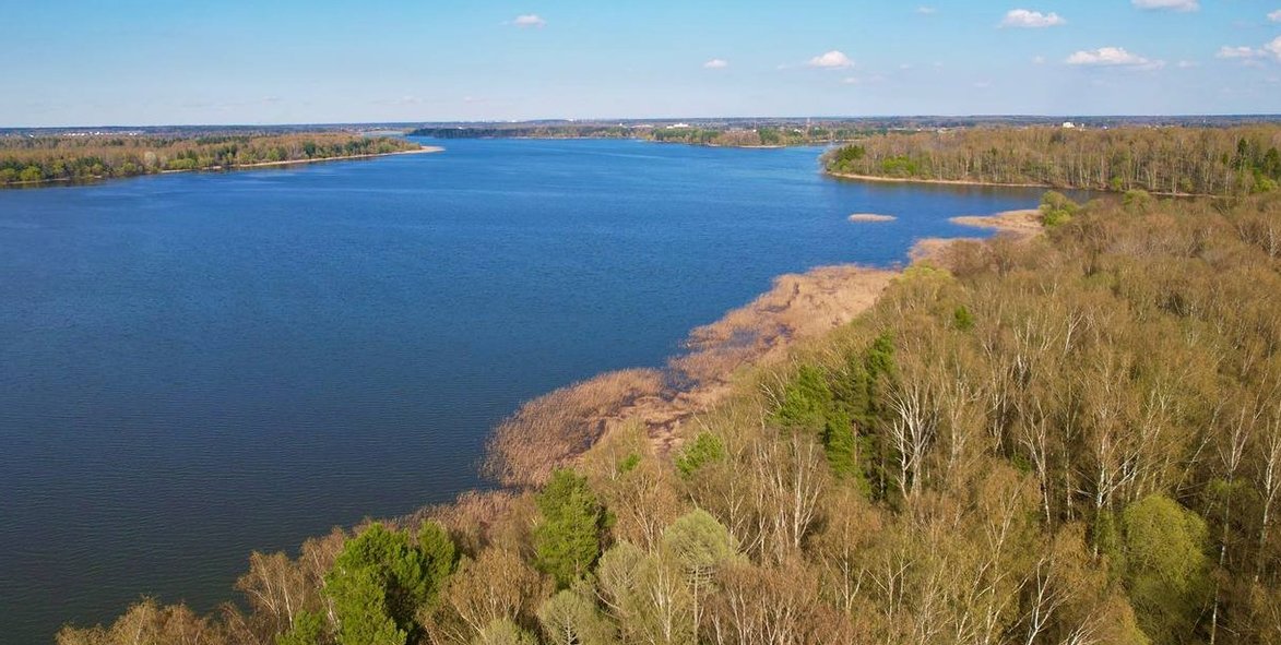 Вид на водоем с высоты