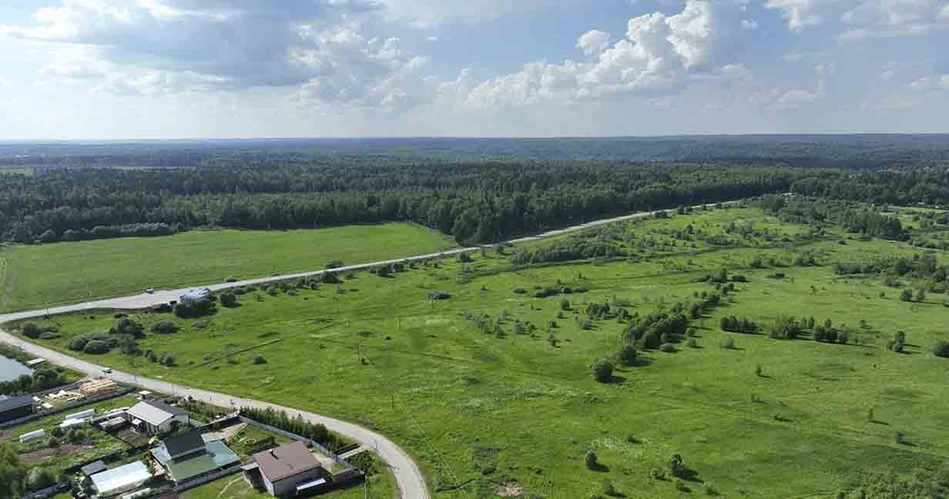 Панорама территории посёлка и окружающего леса