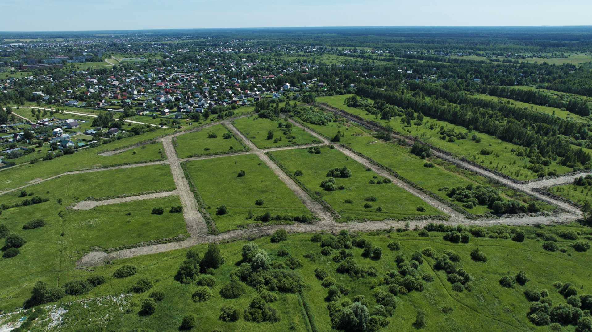 Участки с дорогами в поселке