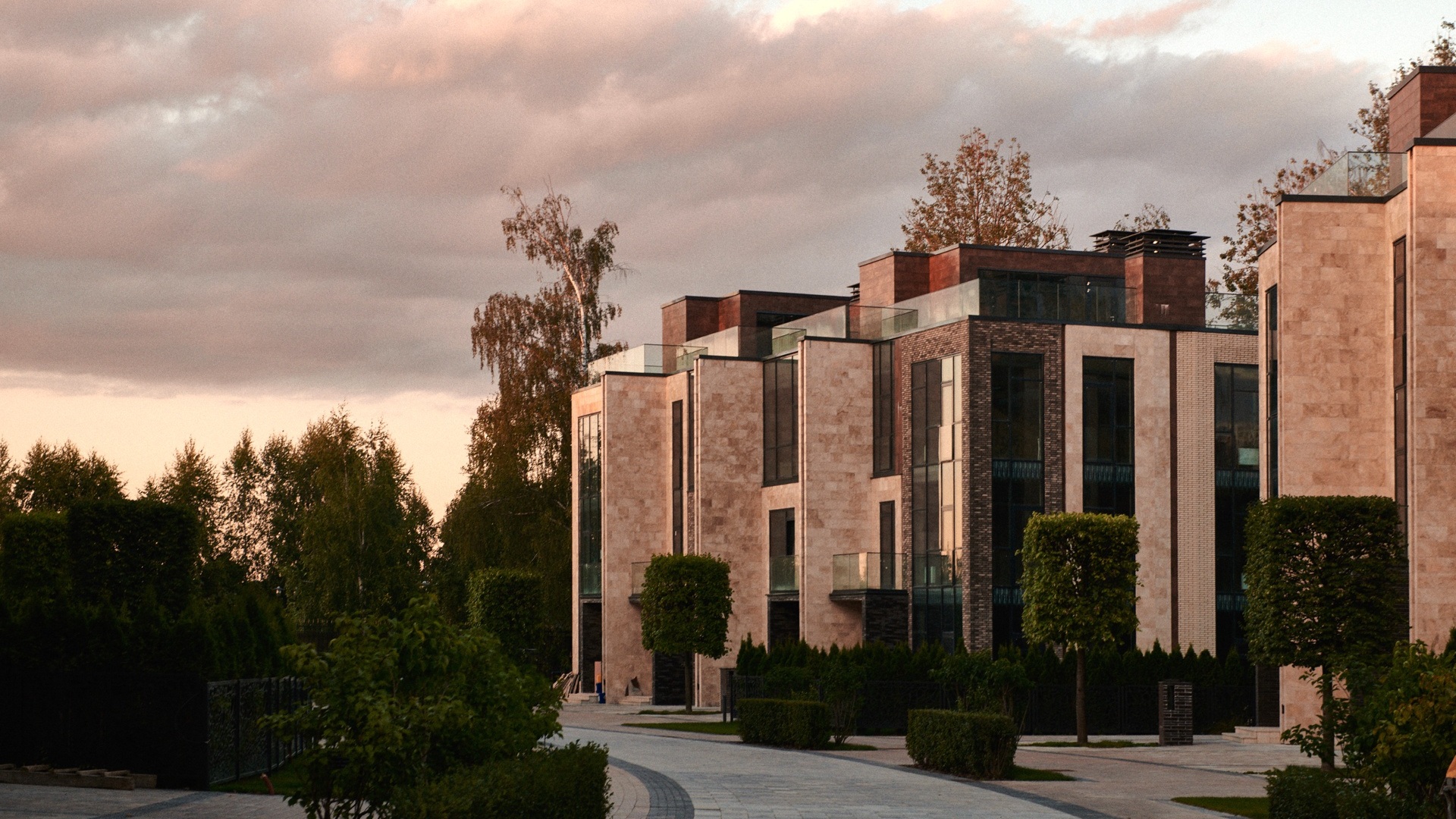 Таунхаусы в коттеджном поселке