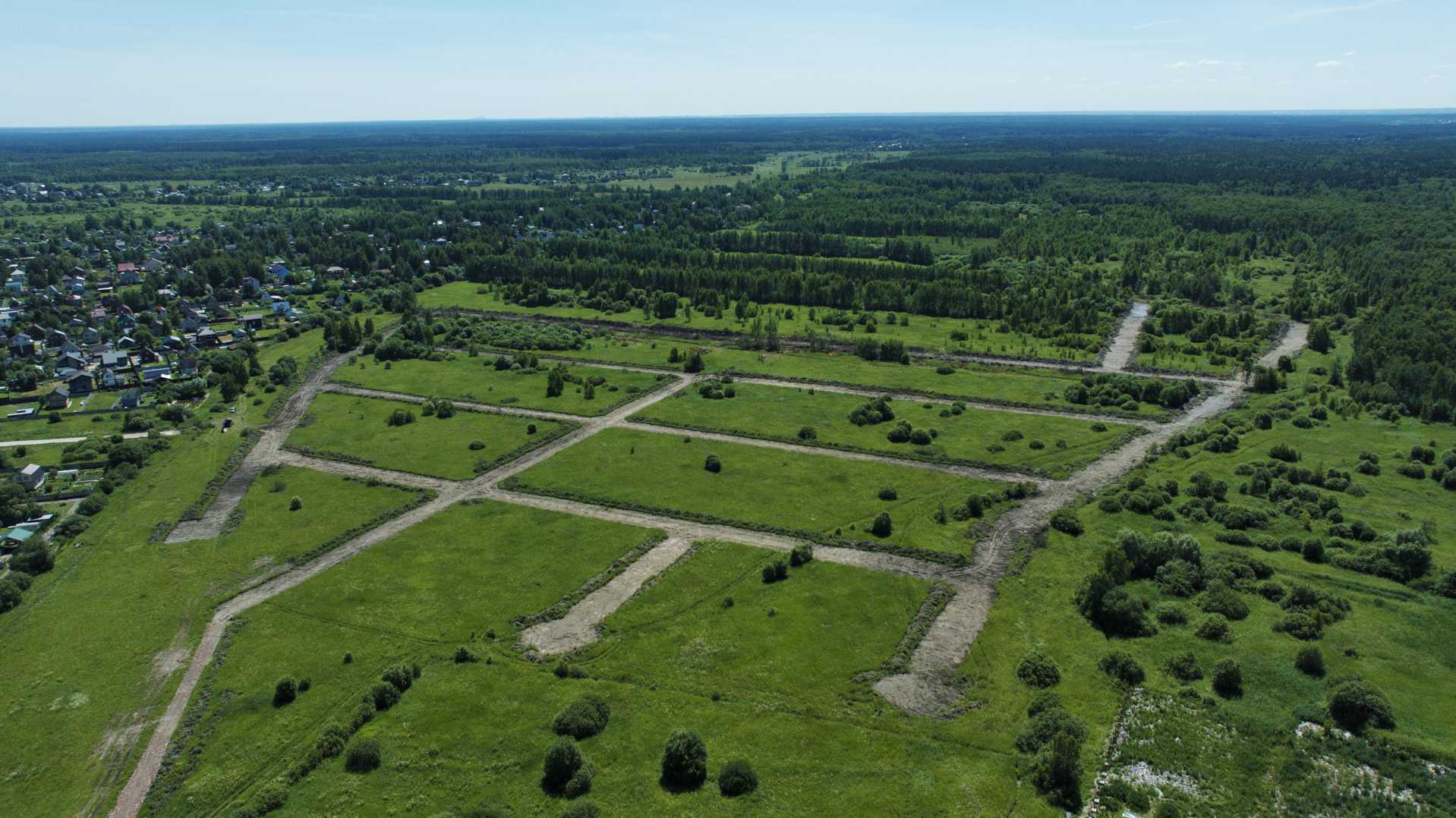 Участки с дорогами в поселке