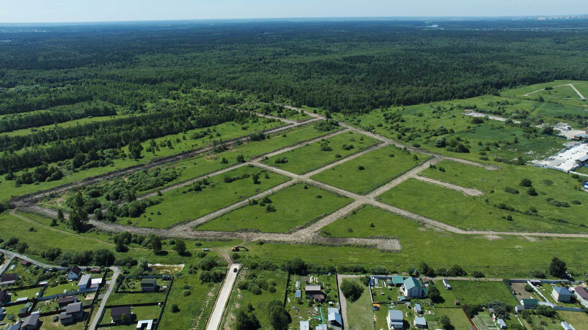 Участки с дорогами в поселке