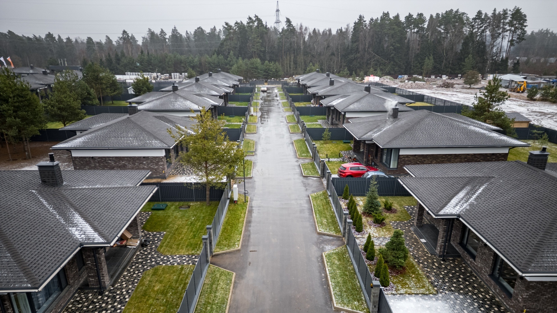 Дома у дороги