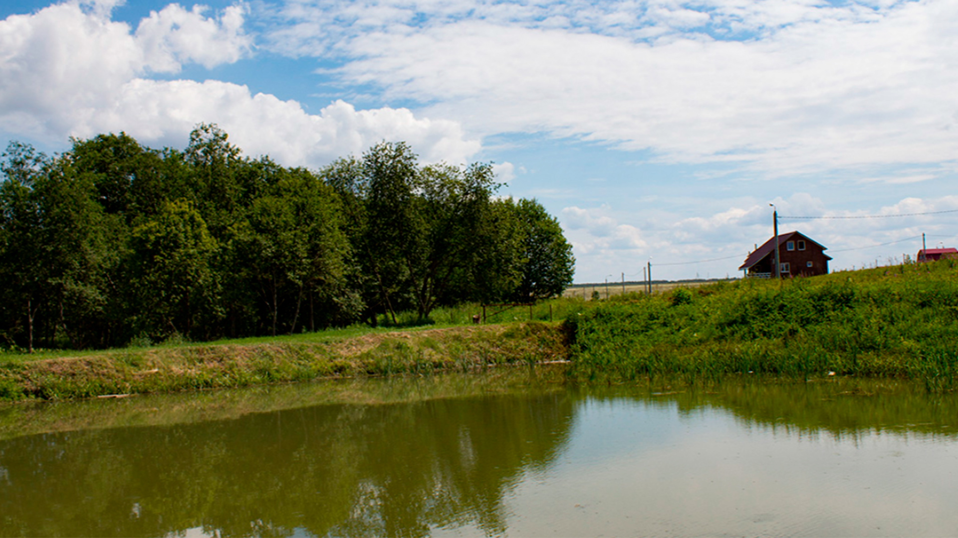 Пруд на территории поселка