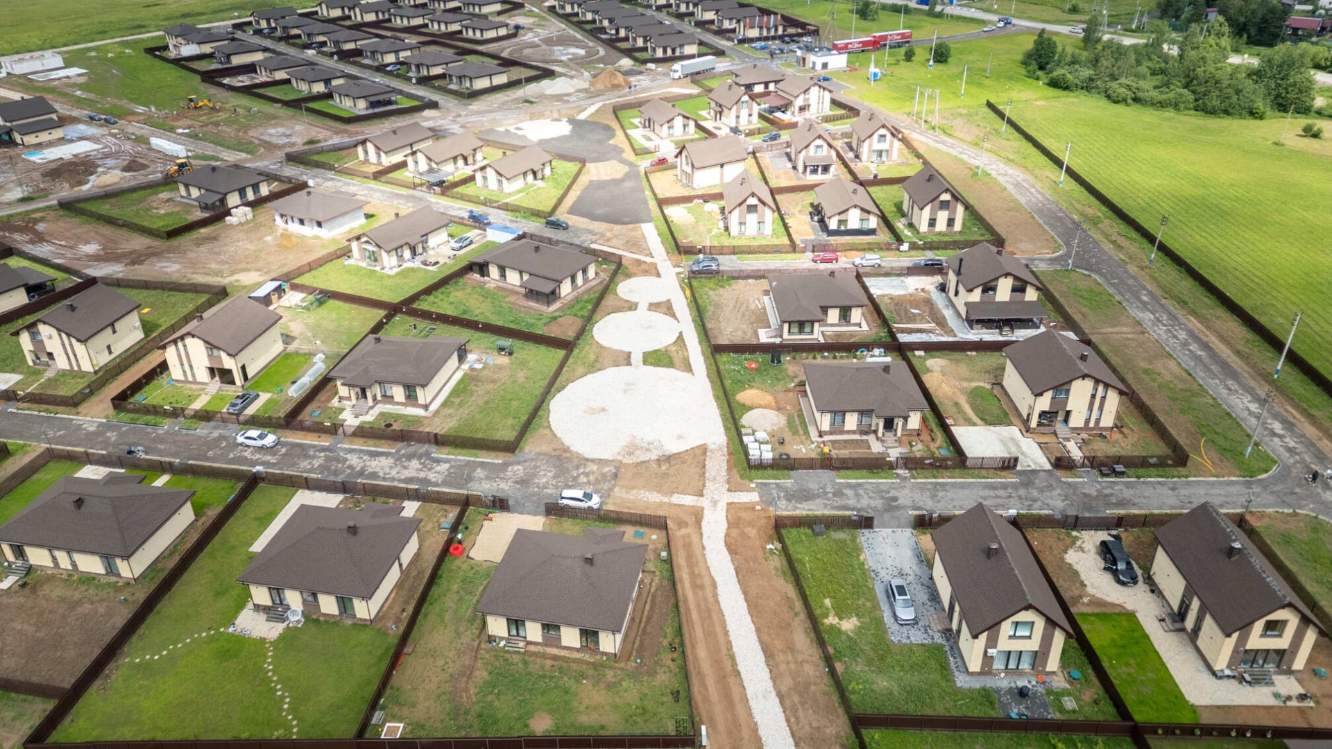 Вид сверху на поселок