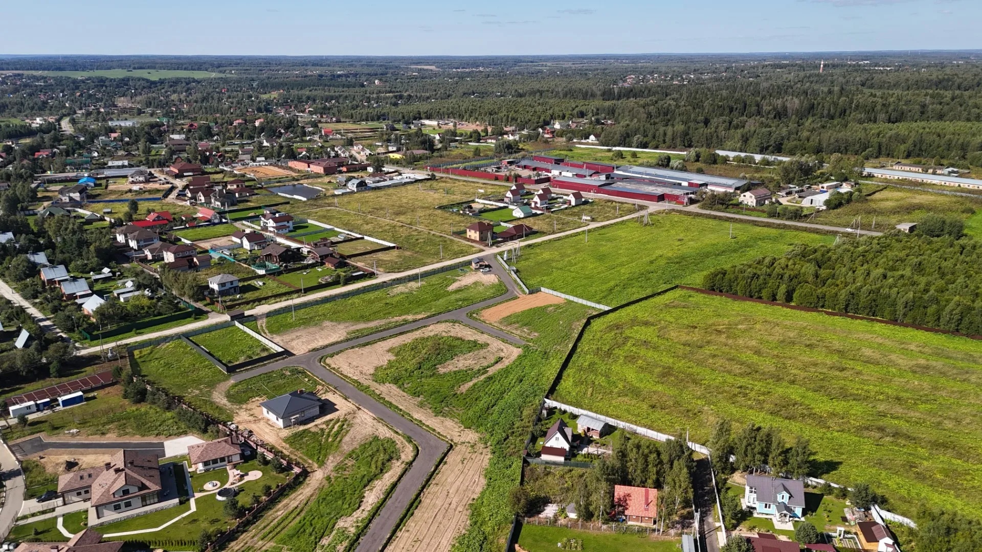 Вид сверху на участки поселка