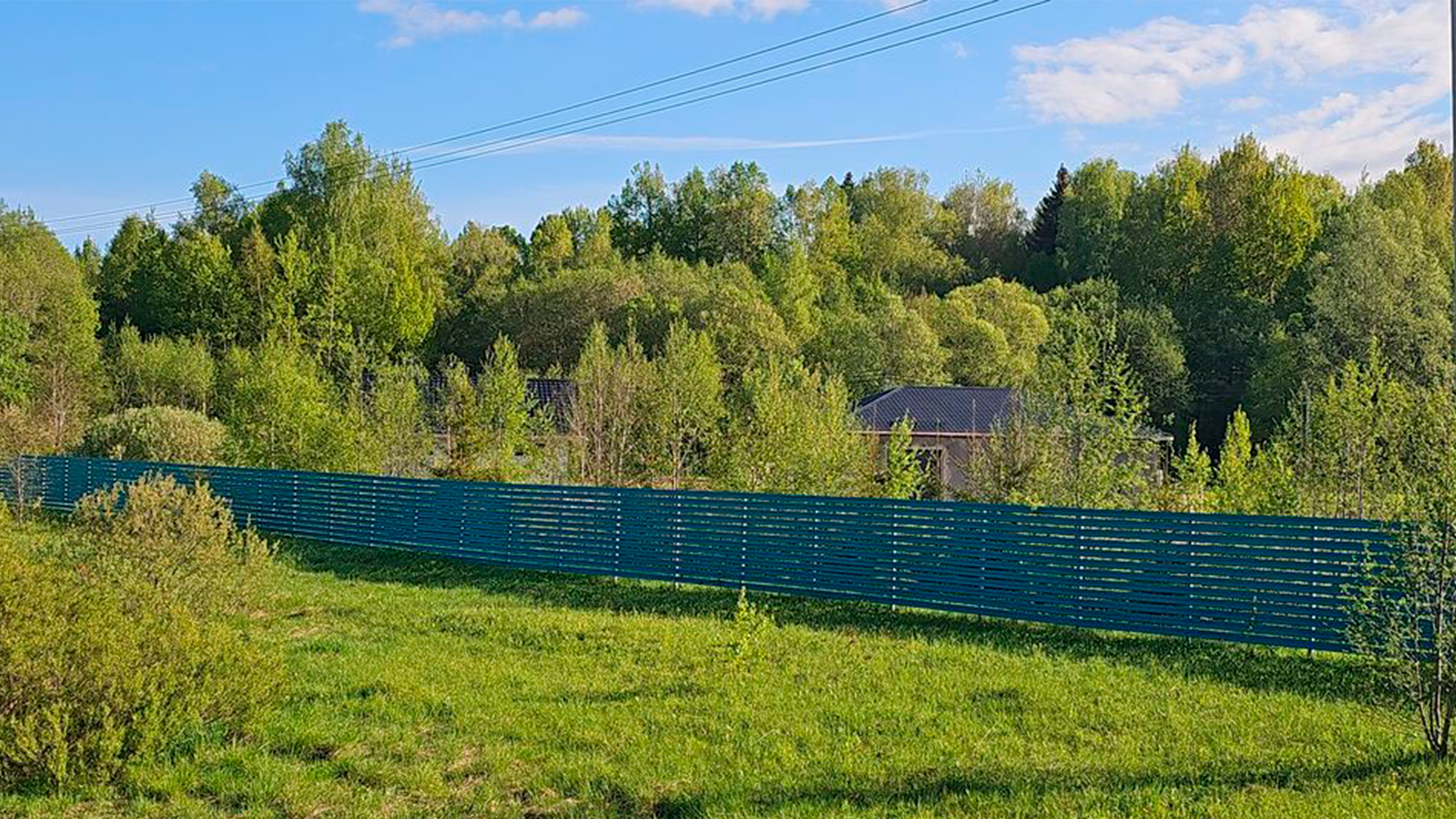 Огражденная территория