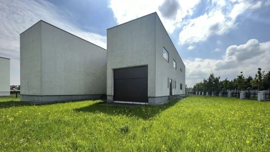 Гараж в коттеджном поселке