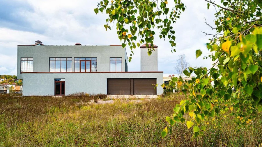 Дом с гаражом в поселке