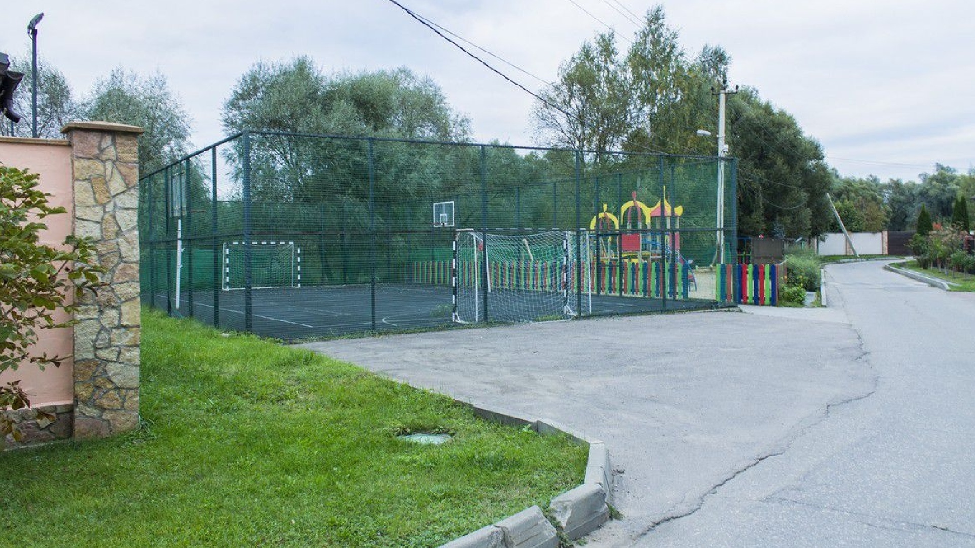 Спортивная площадка