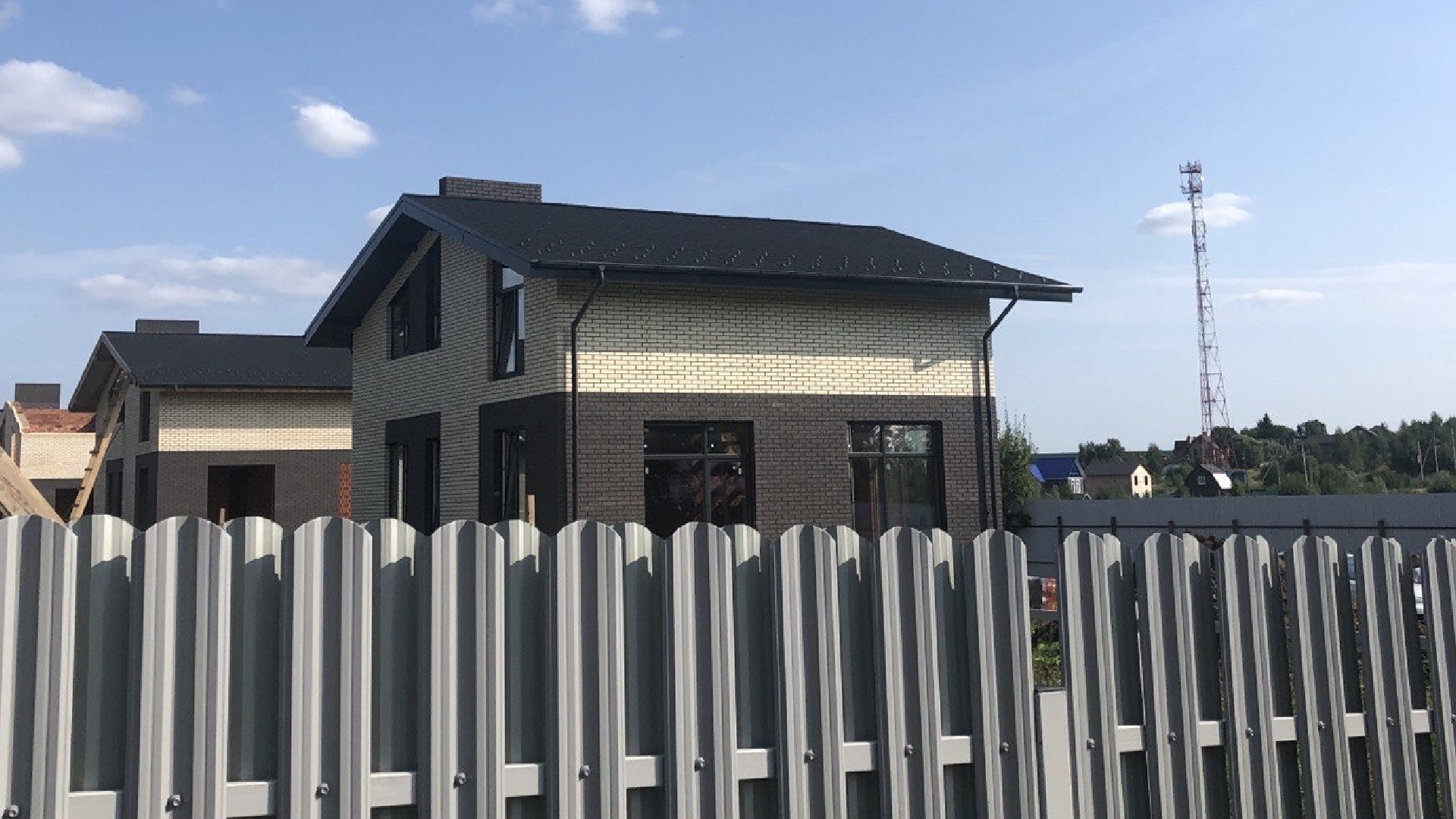 Забор у дома