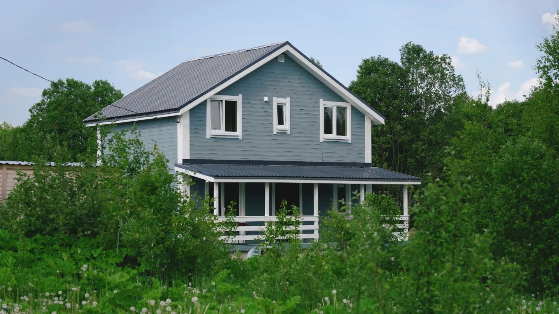 Поселочный 2-этажный дом