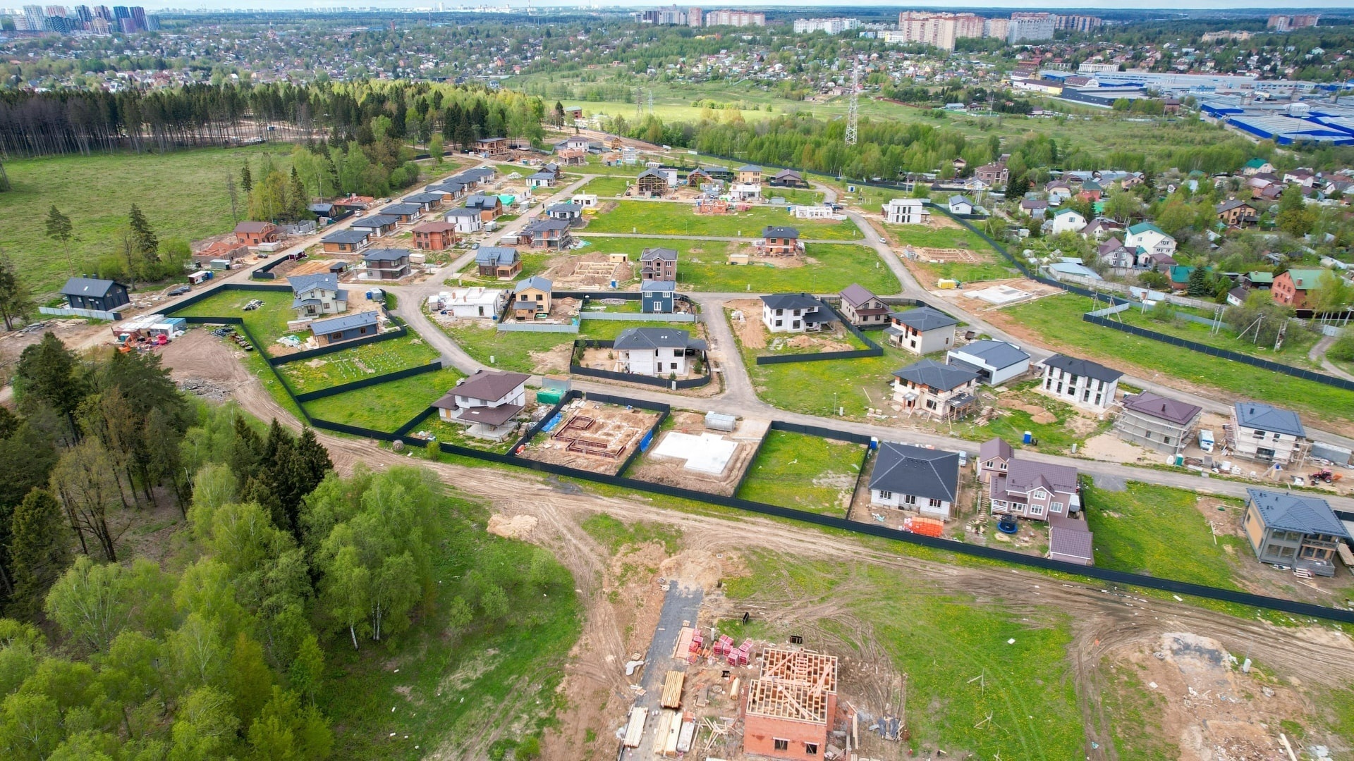 Вид сверху на поселок