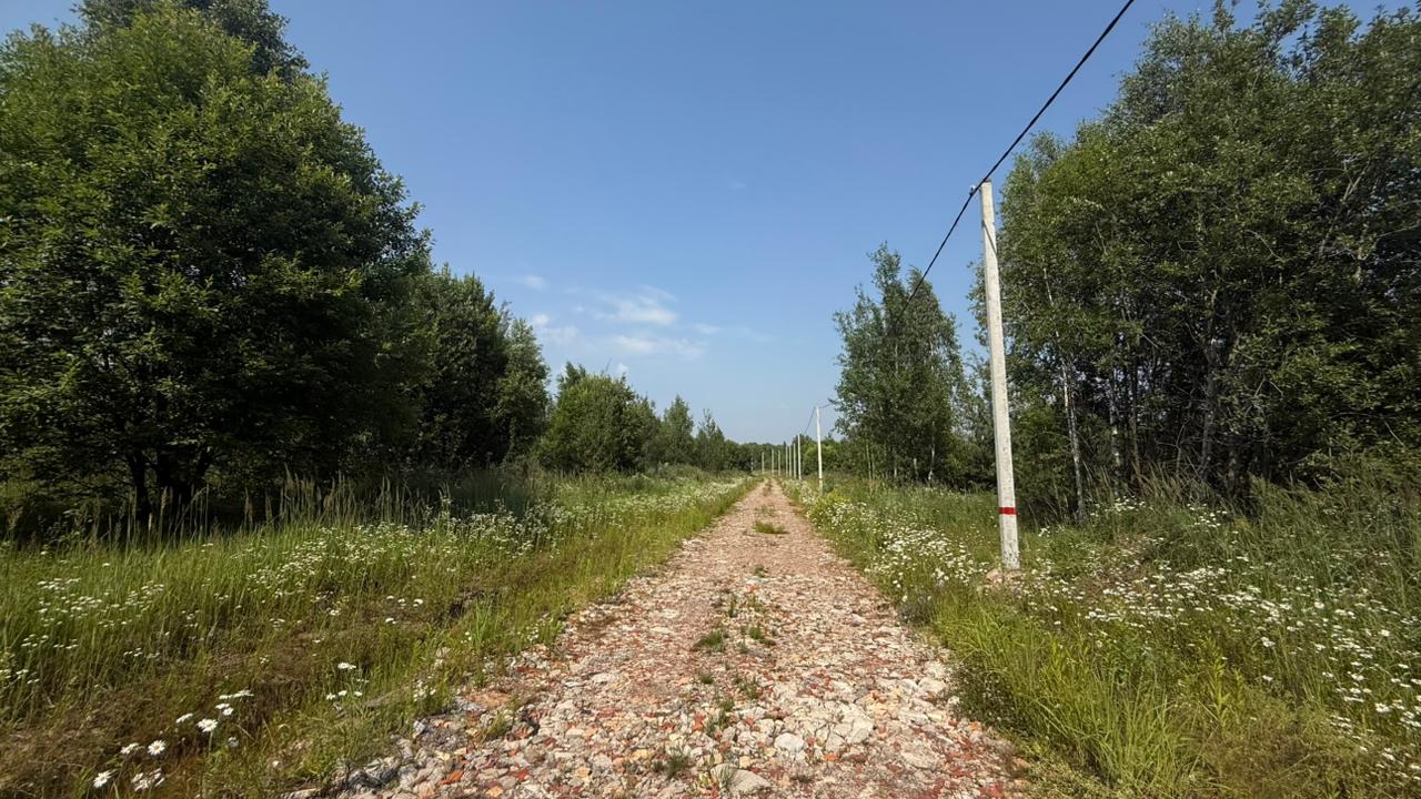 Дорога с ЛЭП у поселка