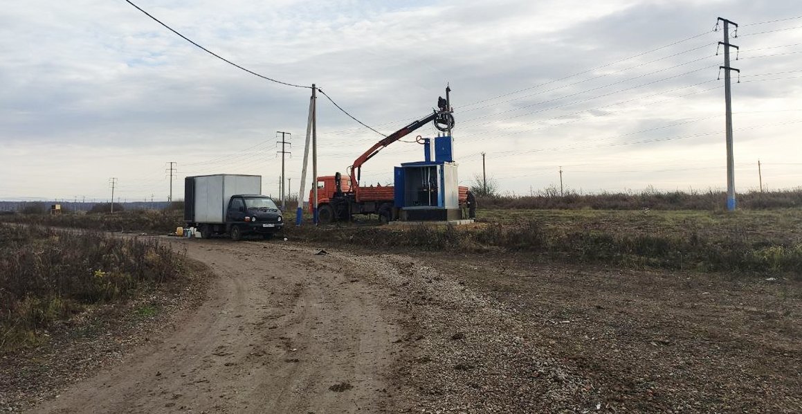 Дорожные работы и линия электропередач