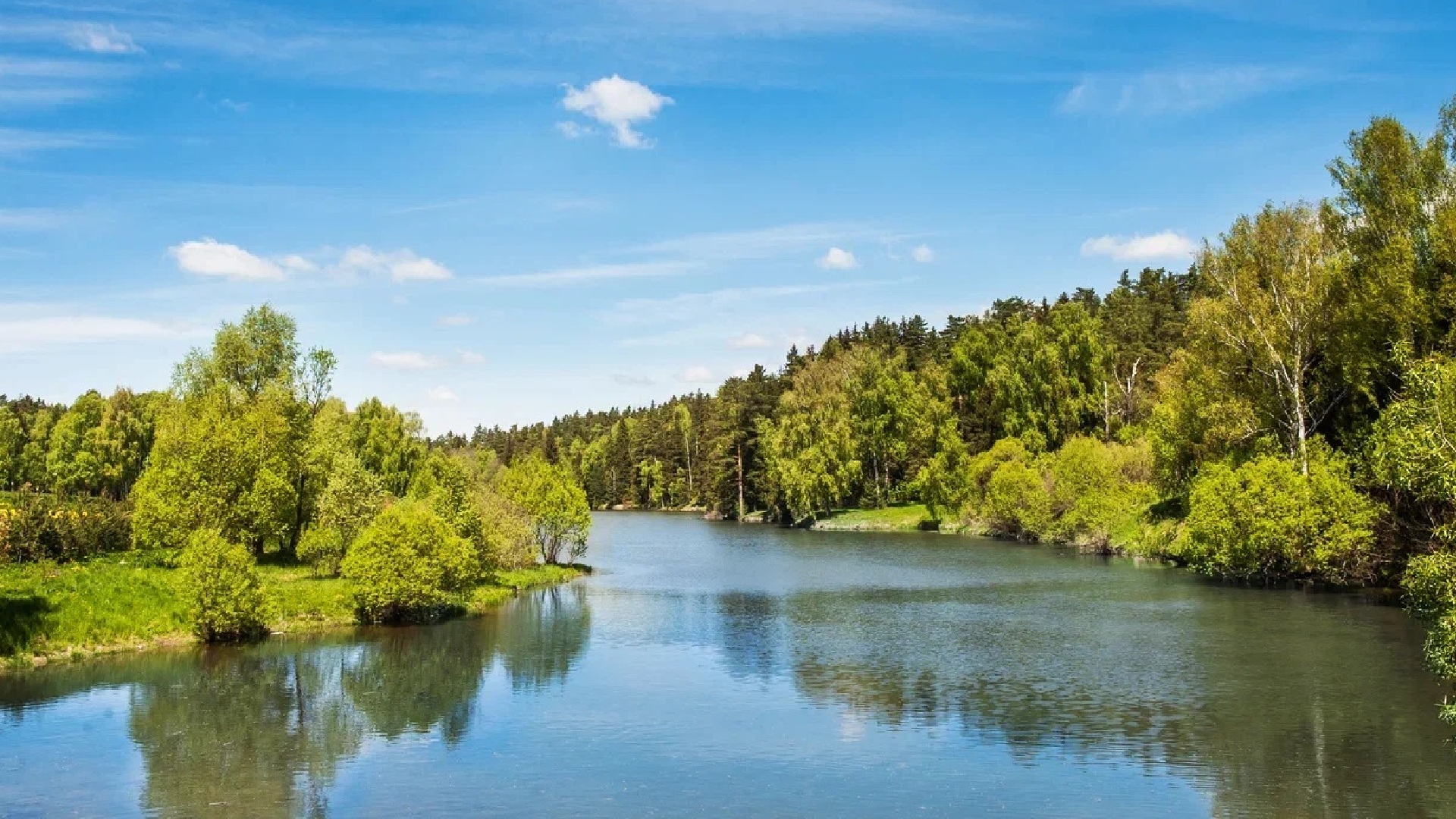 Озеро у поселка