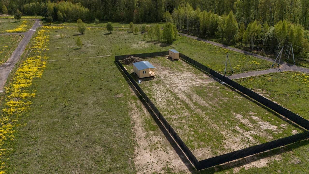 Участки у леса