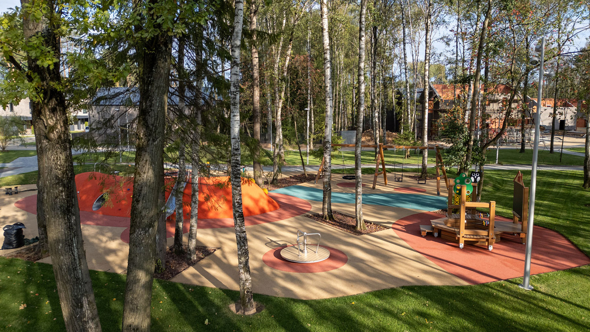 Парк и детская площадка