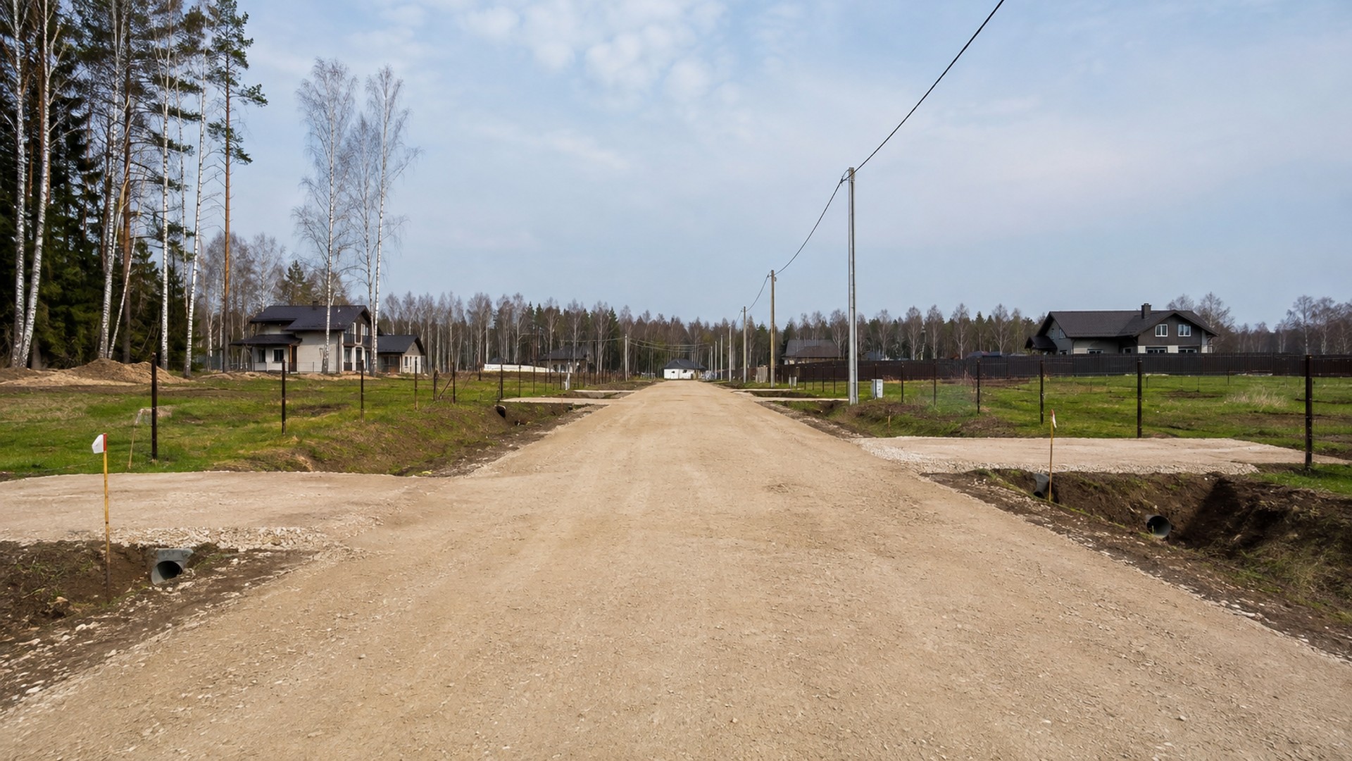 В посёлке «Усадьба в Подмосковье 2» разровняли дорогу и обустроили съезды на участки