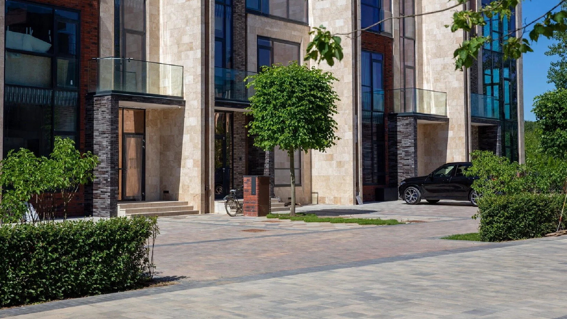 Дизайнерский ландшафтный дизайн в поселке