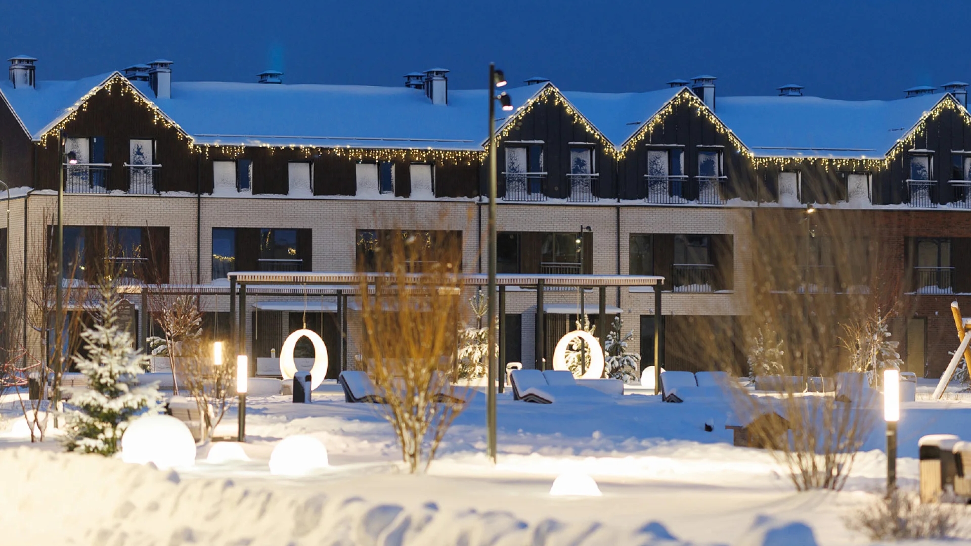 Дома-таунхаусы в коттеджном поселке