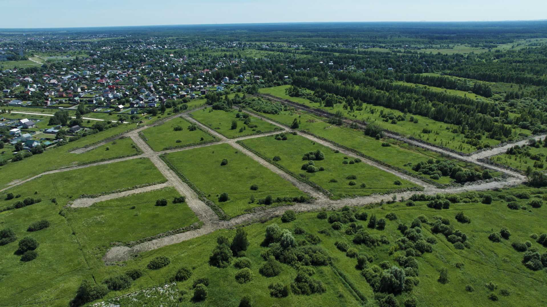 Участки с дорогами в поселке