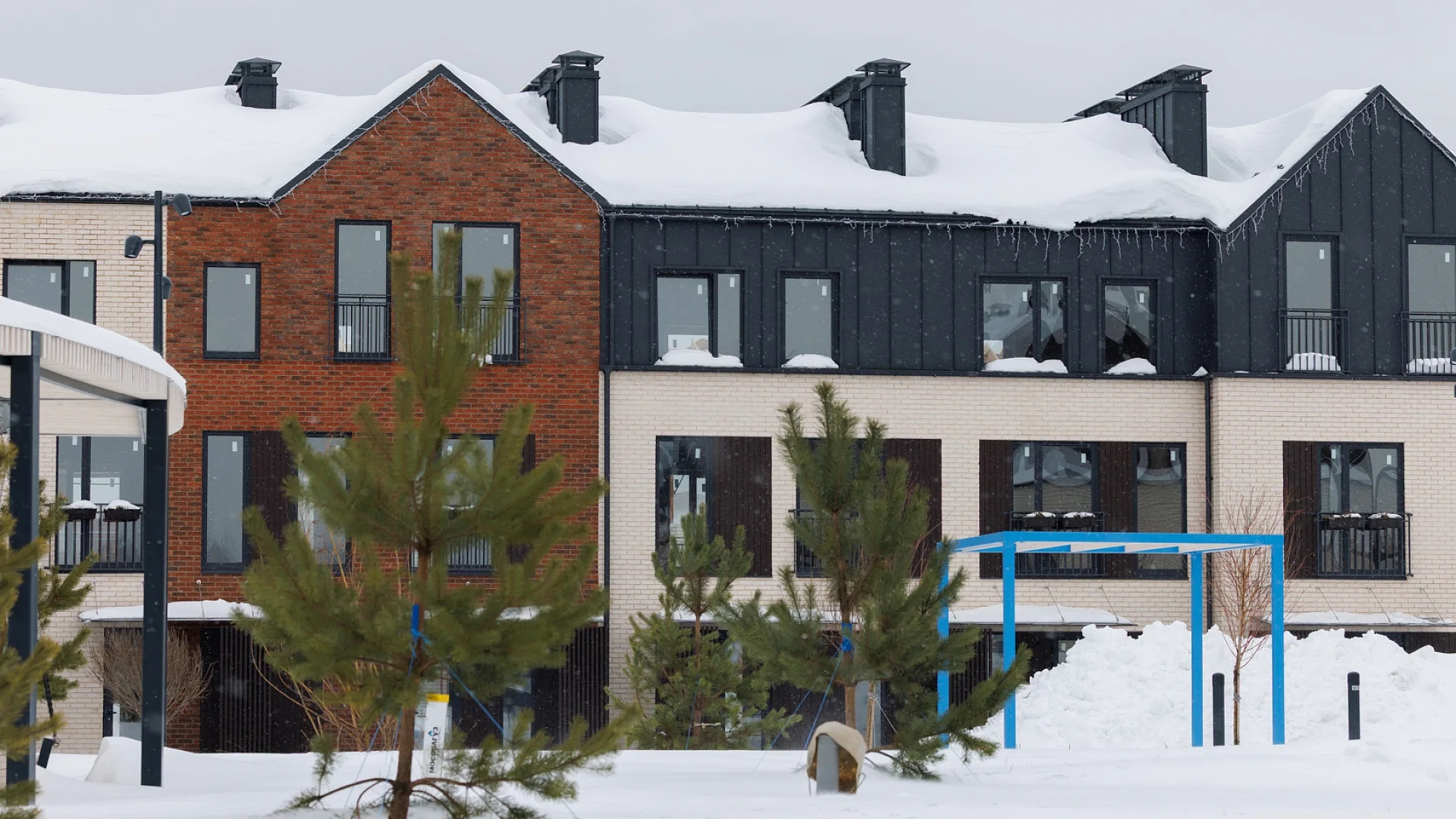 Дом в поселке с таунхаусами