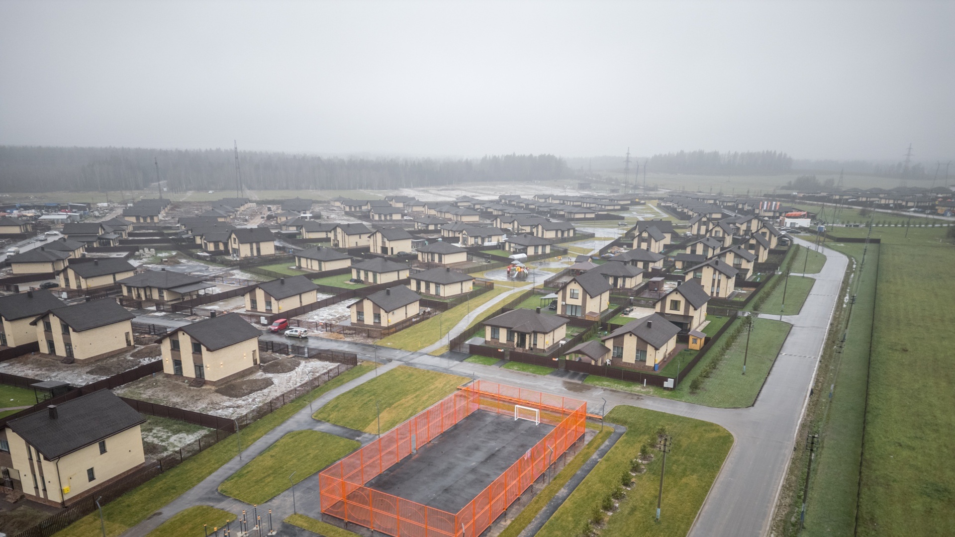 Вид сверху на поселок