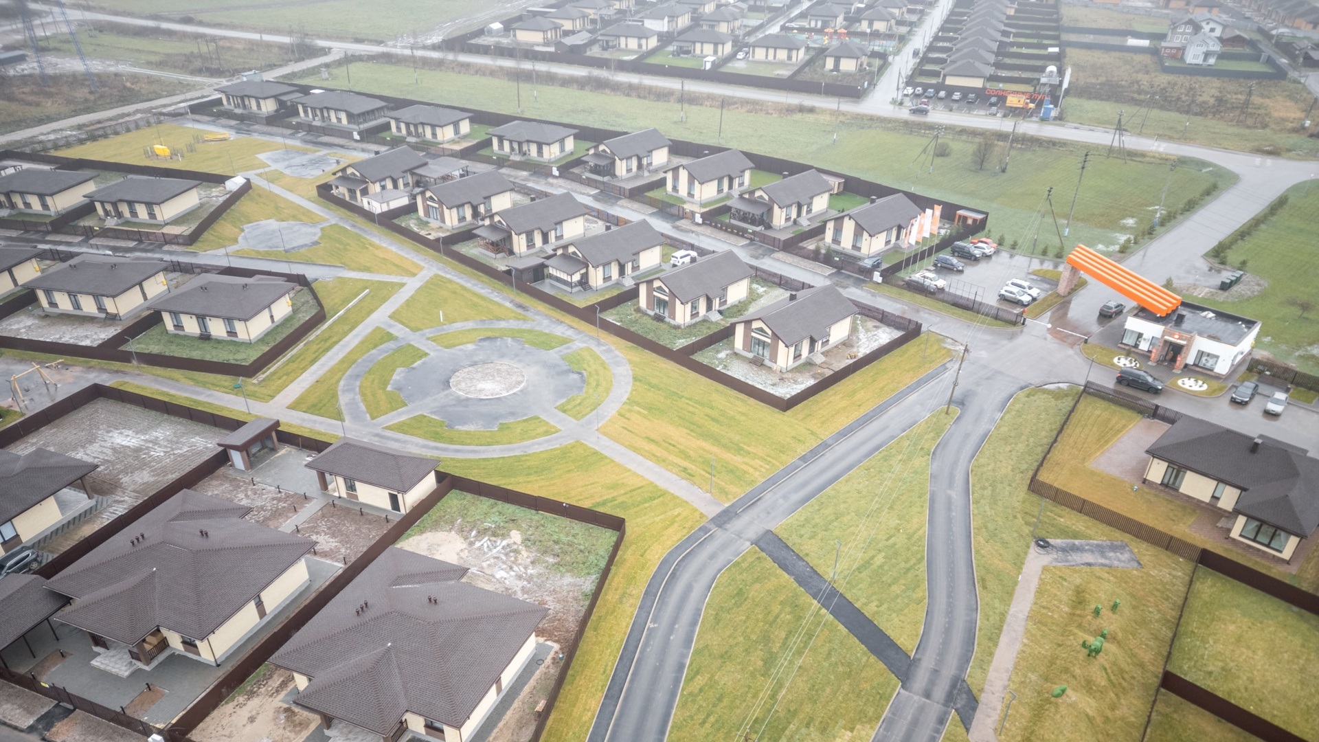 Вид сверху на поселок