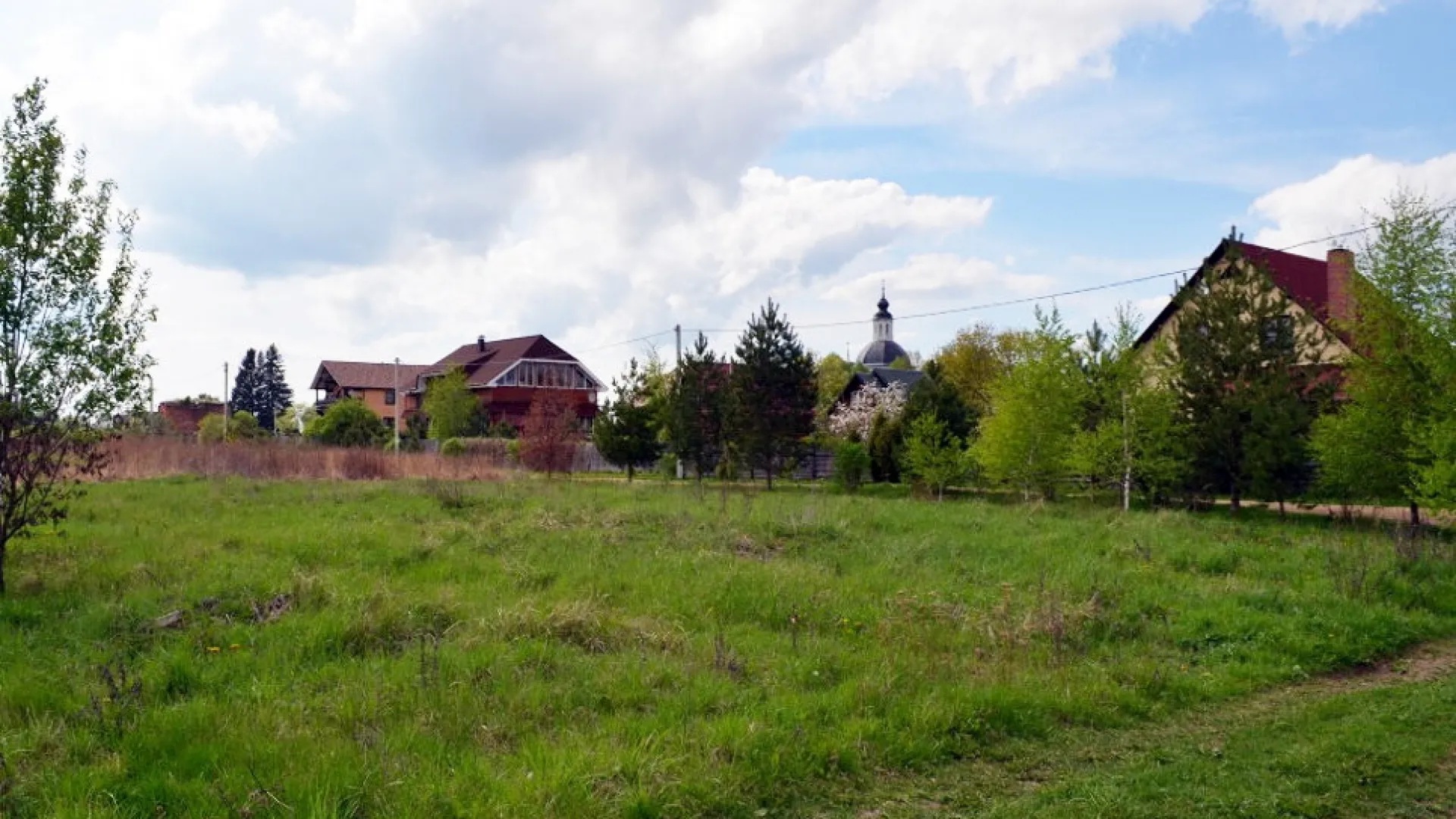 Зелень в поселке