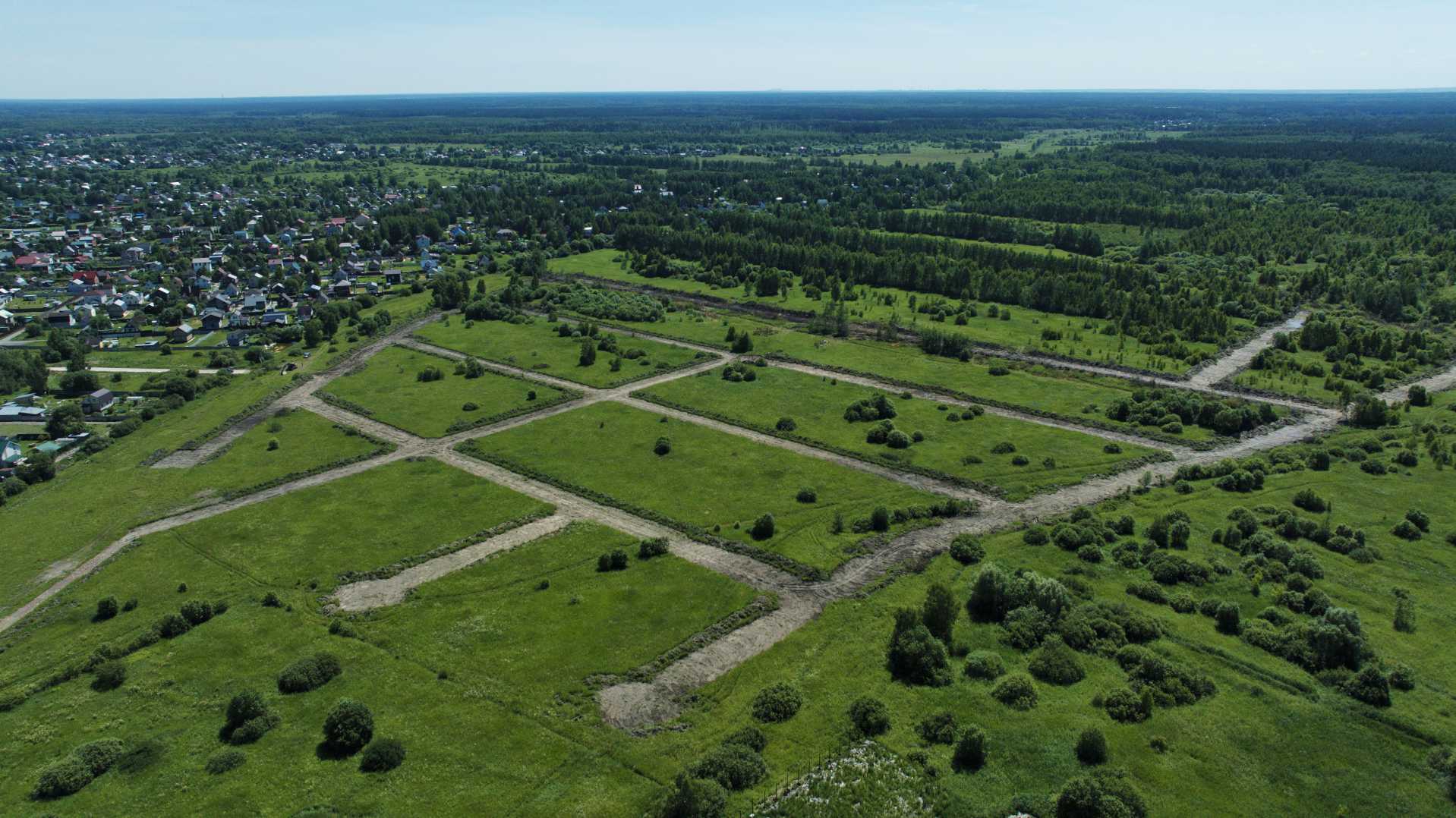 Участки с дорогами в поселке