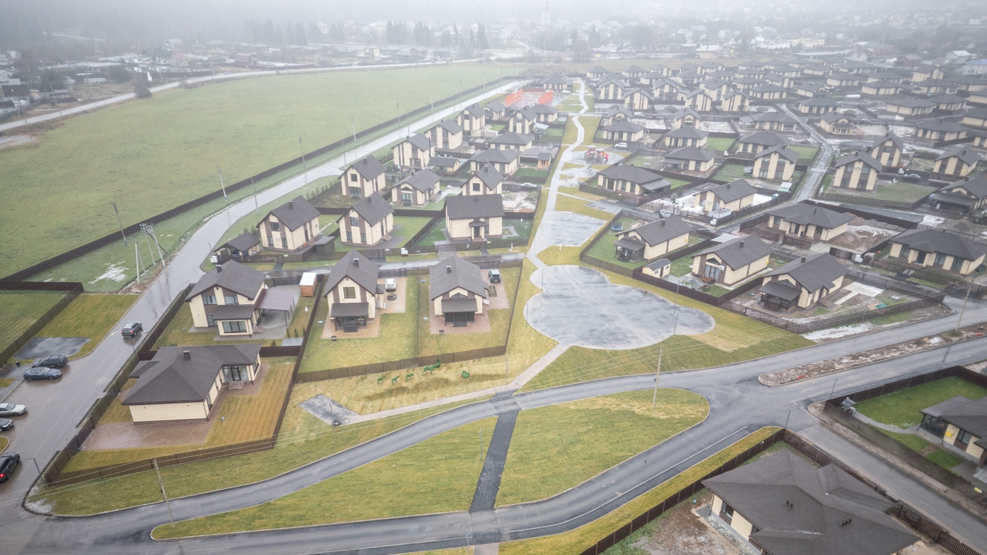 Вид сверху на поселок