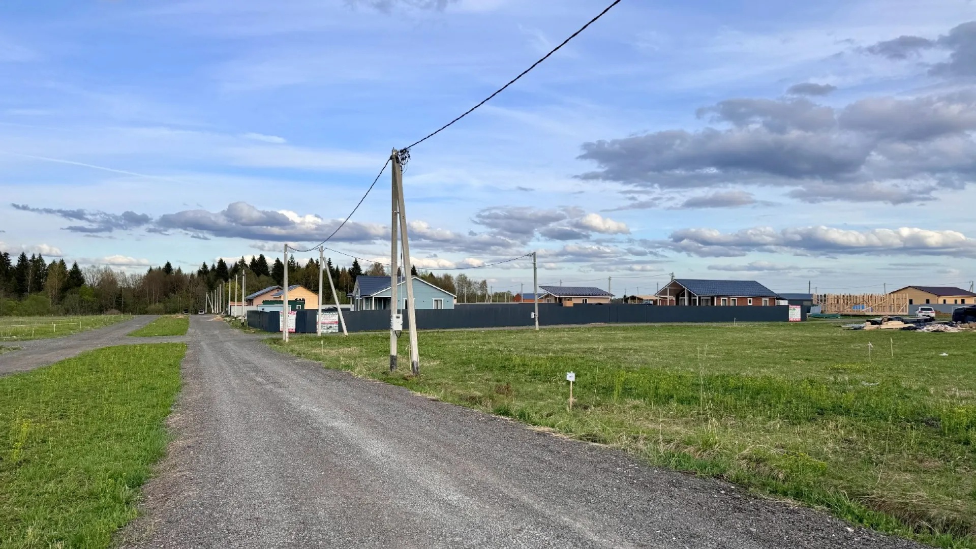 Дорога и линия электропередачи