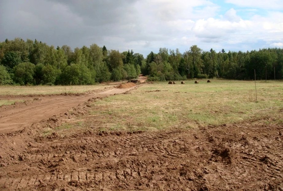 Пруд у водонапорной башни