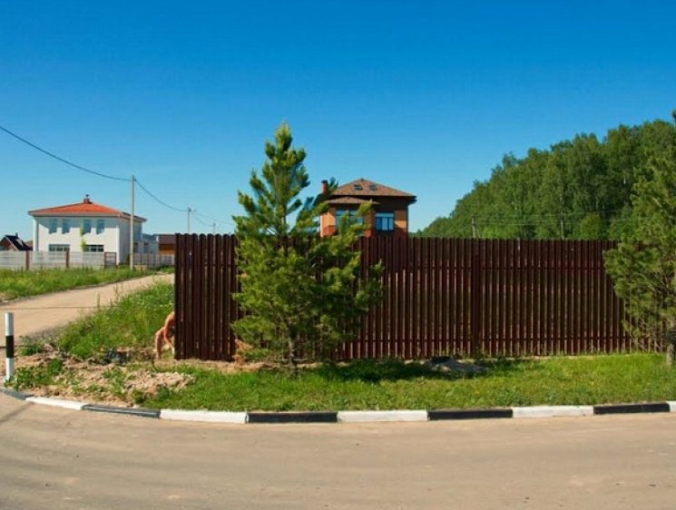 Въездные ворота с наблюдательной вышкой