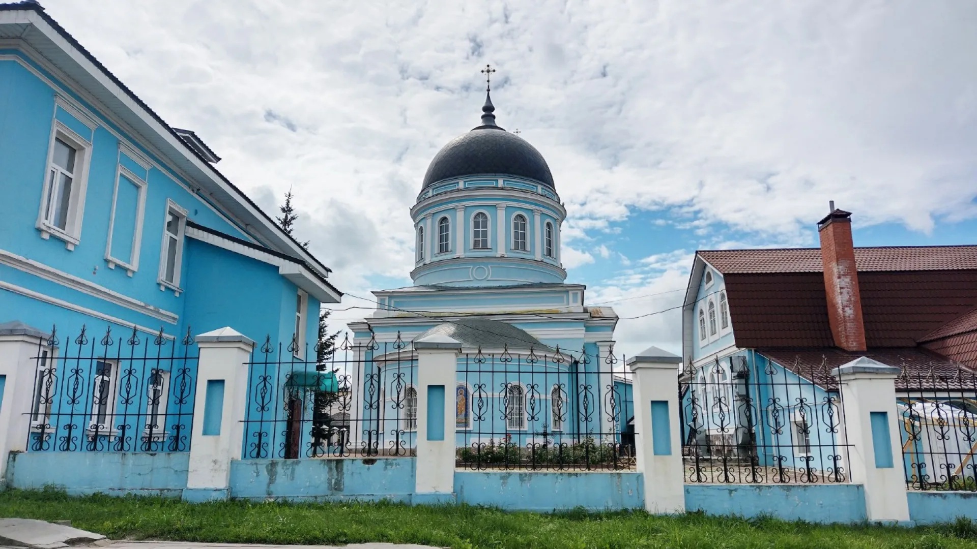 Ближайшая церковь