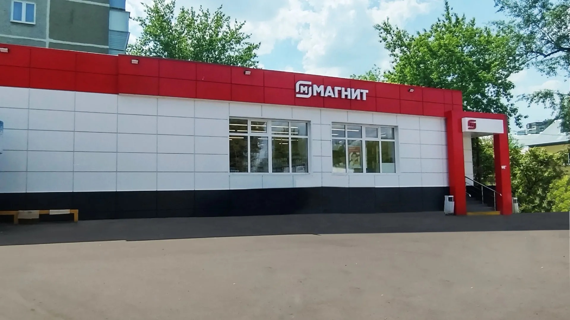 Продуктовый магазин вблизи