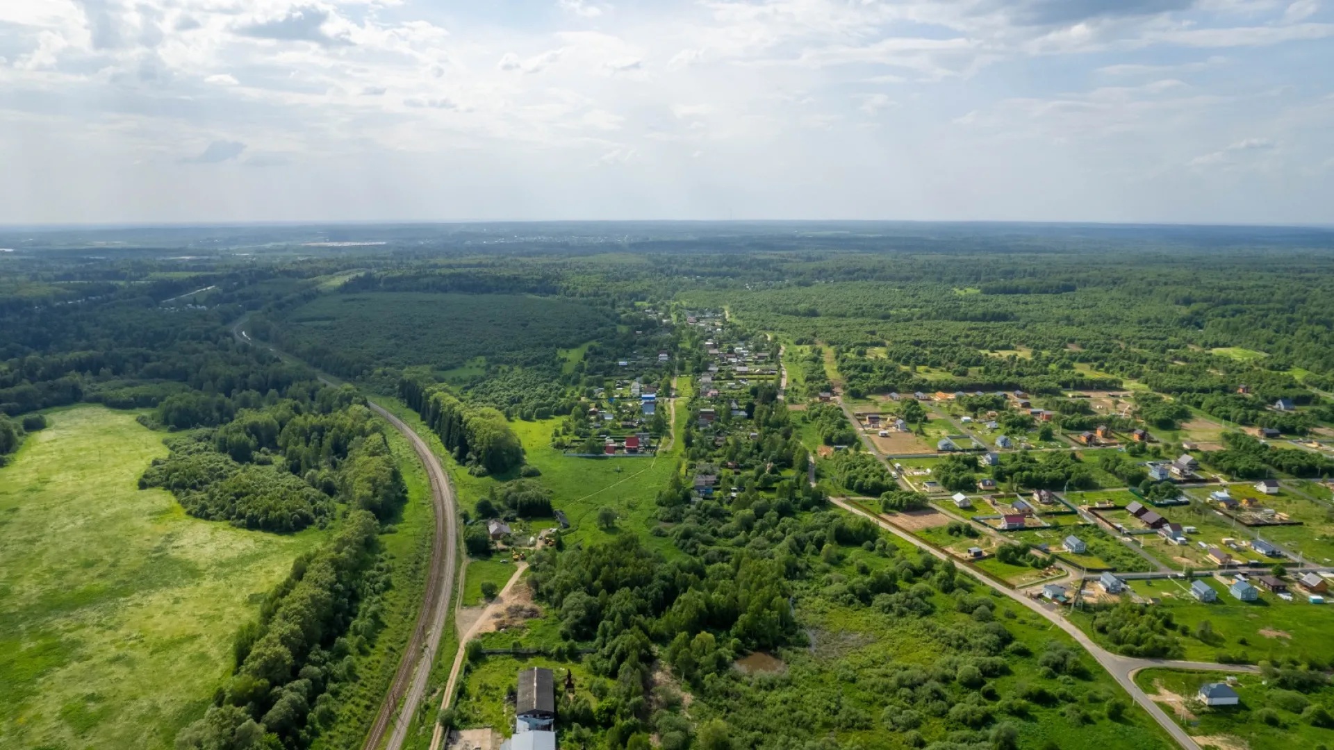 Вид сверху на поселок